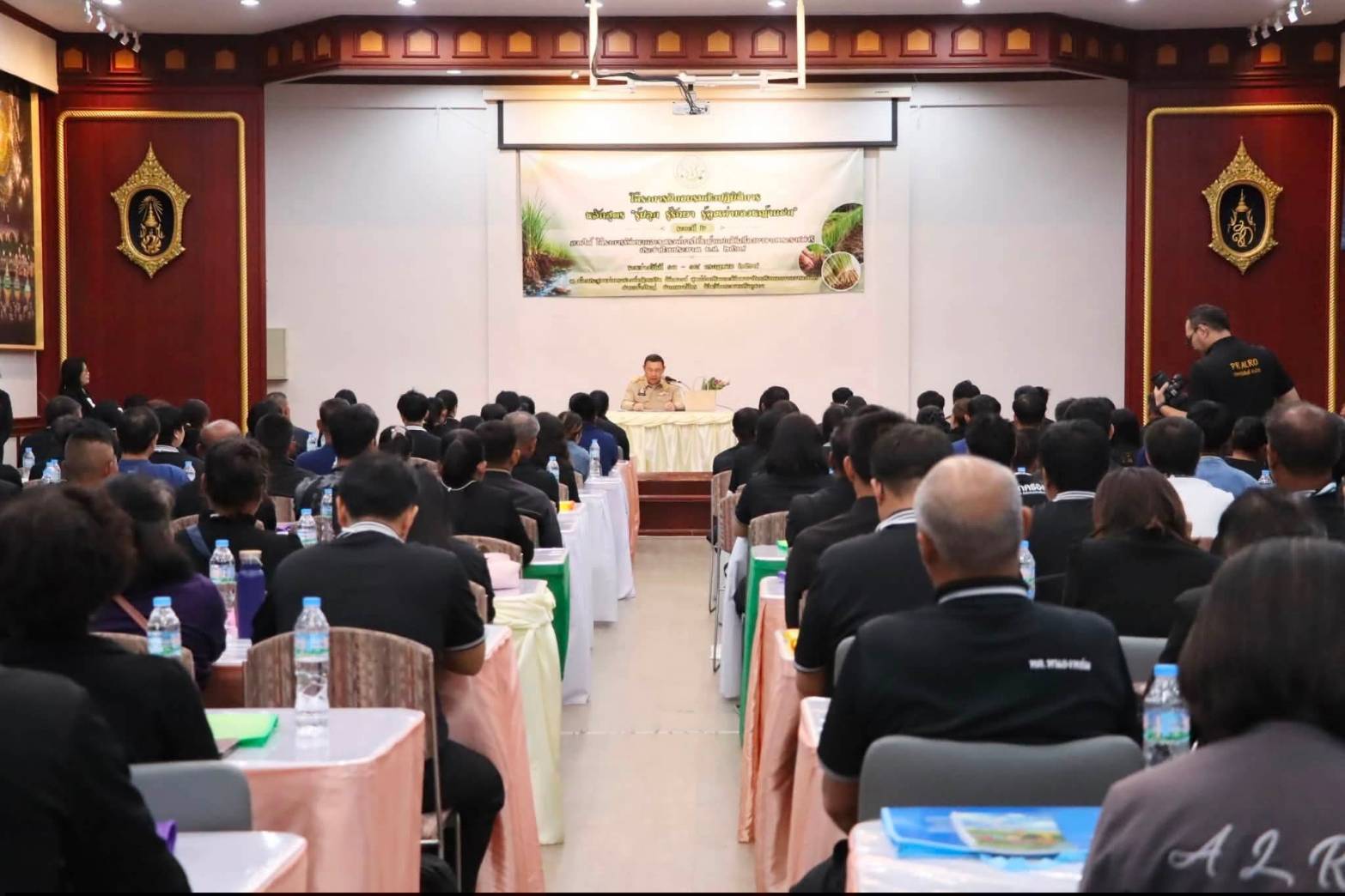 title - เลขาธิการสำนักงานการปฏิรูปที่ดินเพื่อเกษตรกรรม เป็นประธานในพิธีเปิดโครงการฝึกอบรมเชิงปฏิบัติการ หลักสูตร “รู้ปลูก รู้รักษา รู้คุณค่าของหญ้าแฝก” ระยะที่ 2 ภายใต้โครงการพัฒนาและรณรงค์การใช้หญ้าแฝกอันเนื่องมาจากพระราชดำริ ประจำปีงบประมาณ พ.ศ. 2569 ณ ศูนย์ส่งเสริมและพัฒนาอาชีพเสริมนอกภาคการเกษตร (ศพส.)